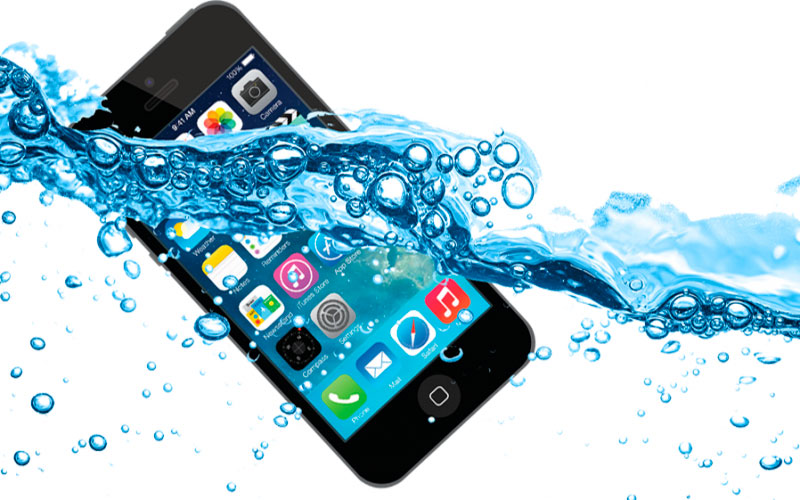 Evita sustos este verano: hazte con un móvil resistente al agua 